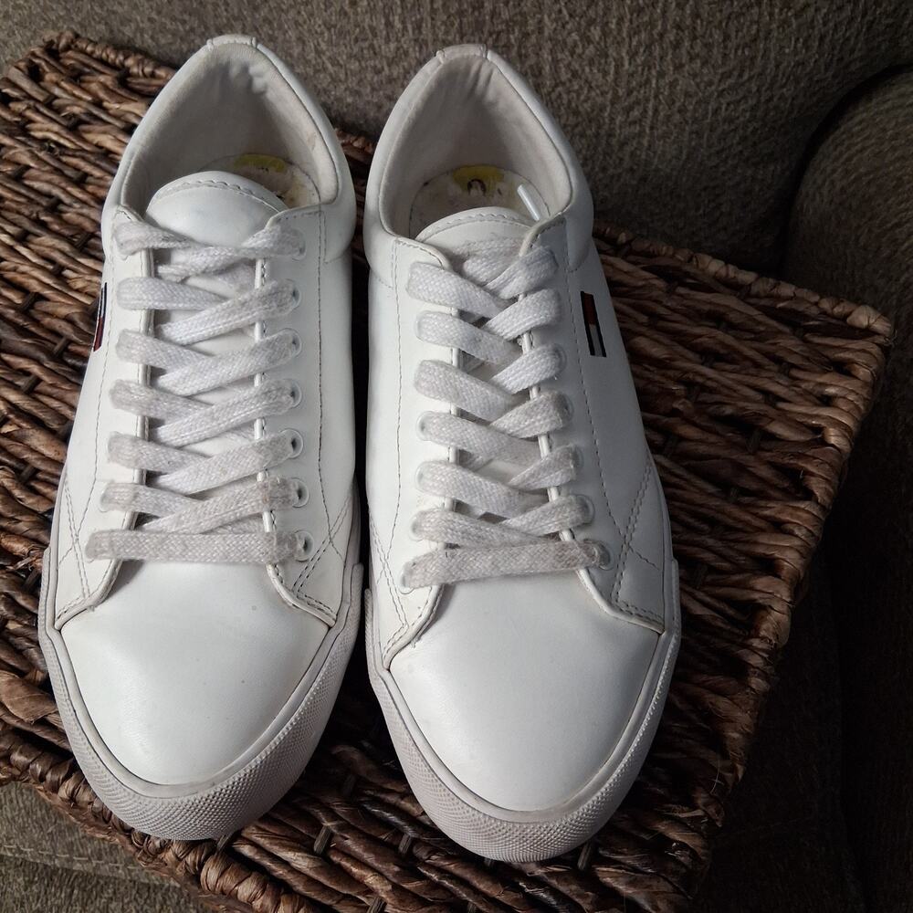 Tommy Hilfiger Flint-3 - M Women’s High Fashion Brand Sneakers Size 9 - White